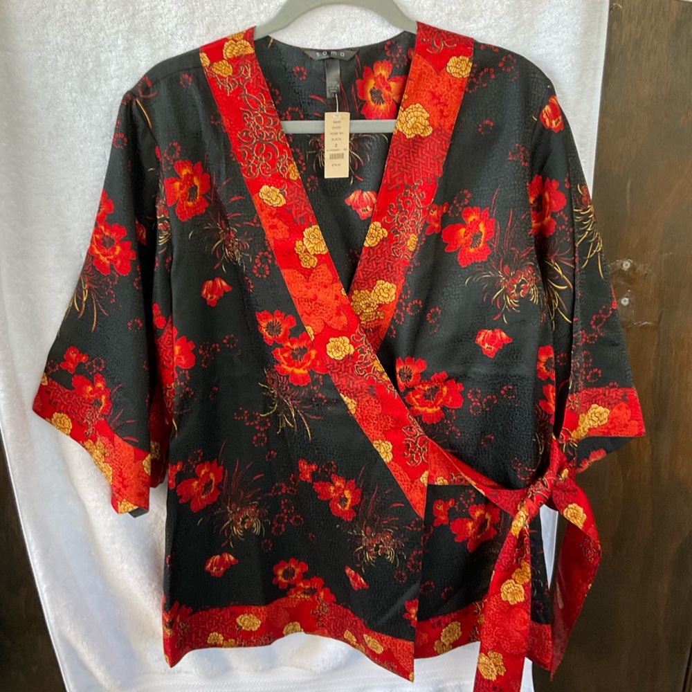 Retro Soma Black and Red Kimono with Elegant Floral Design